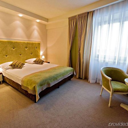 Hotel Prezydencki 4-Star Rzeszow Bilik gambar