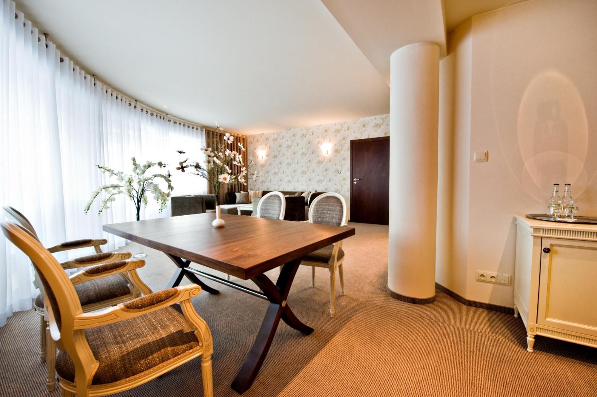 Hotel Prezydencki 4-Star Rzeszow Luaran gambar